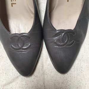 Rare Vintage Chanel stitched kitten heels
